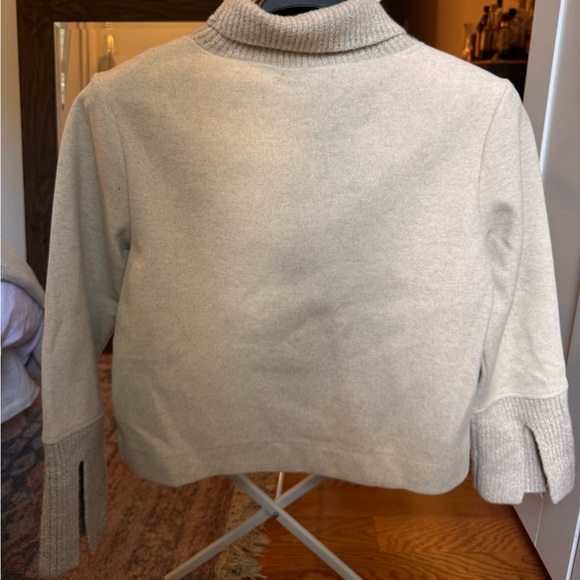 Banana Republic sweater NWT - Picture 2 of 3